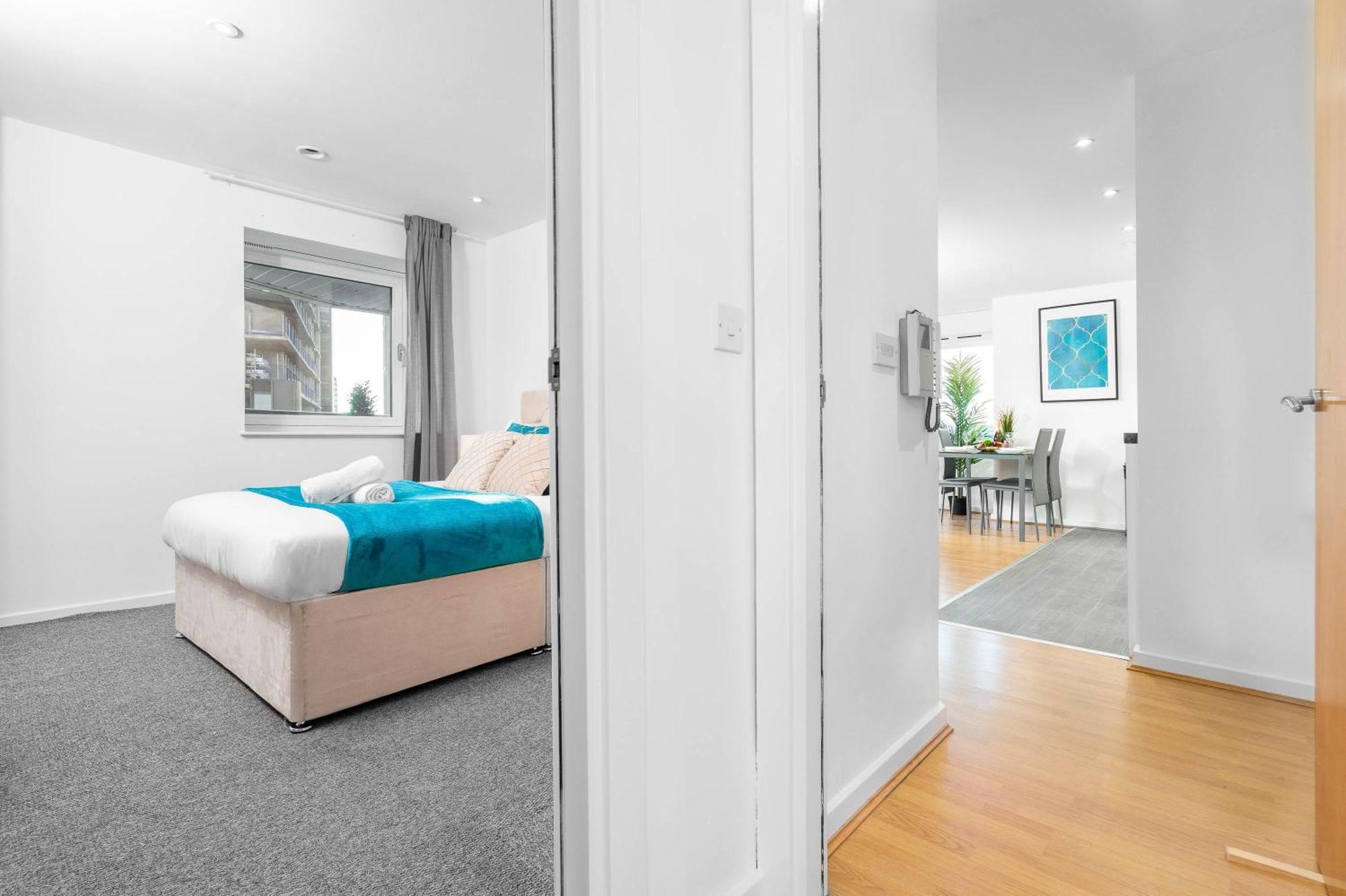 Luxe Two Bedroom - Centre - Large Balcony - Secure Parking 1001m Apartment Birmingham