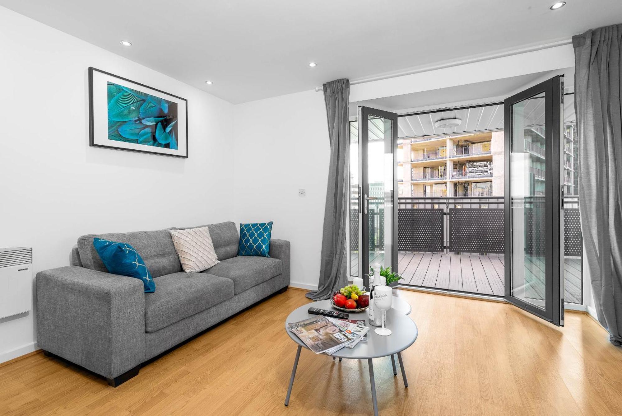 Luxe Two Bedroom - Centre - Large Balcony - Secure Parking 1001m Apartment Birmingham
