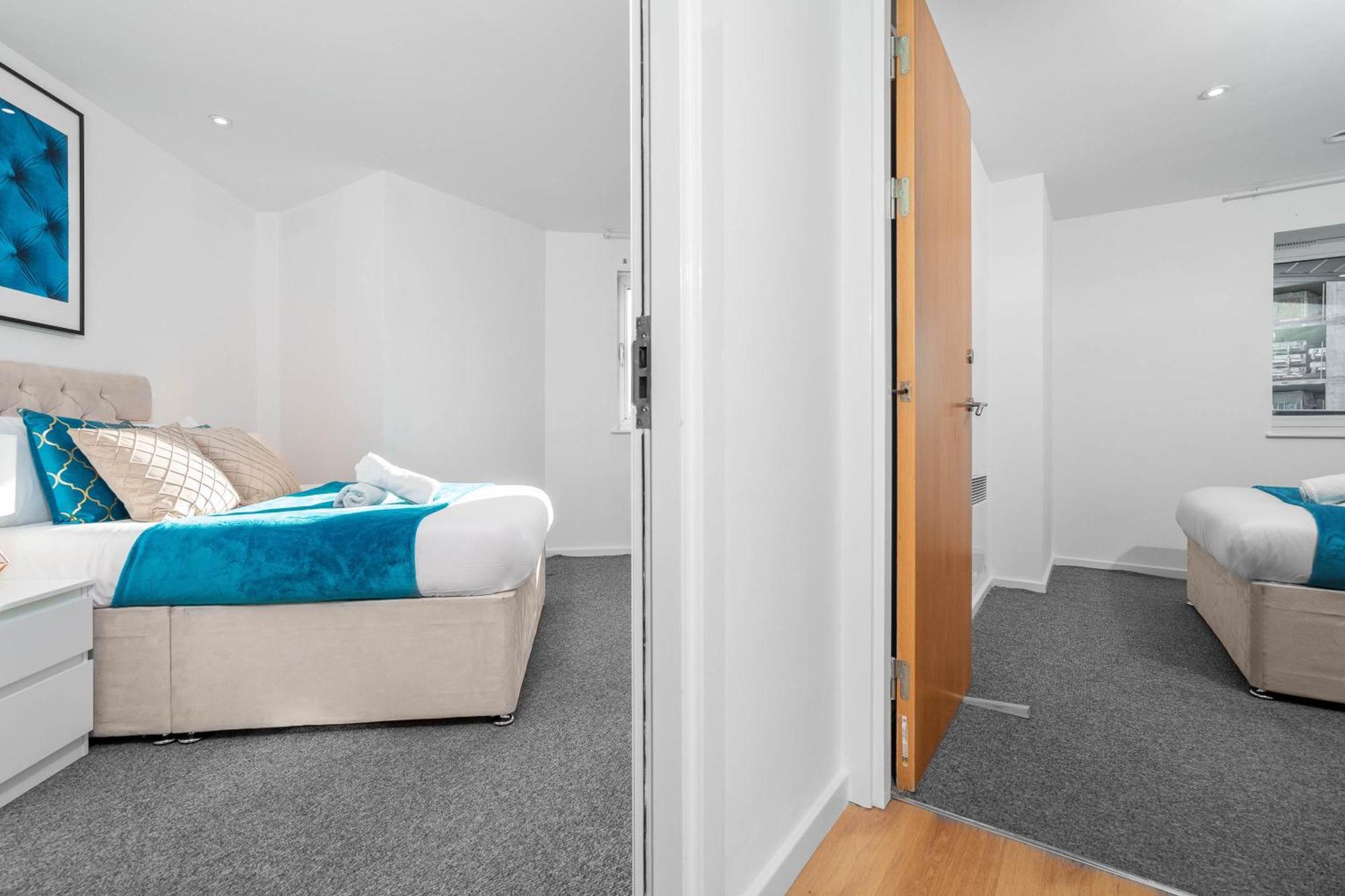 Luxe Two Bedroom - Centre - Large Balcony - Secure Parking 1001m Birmingham
