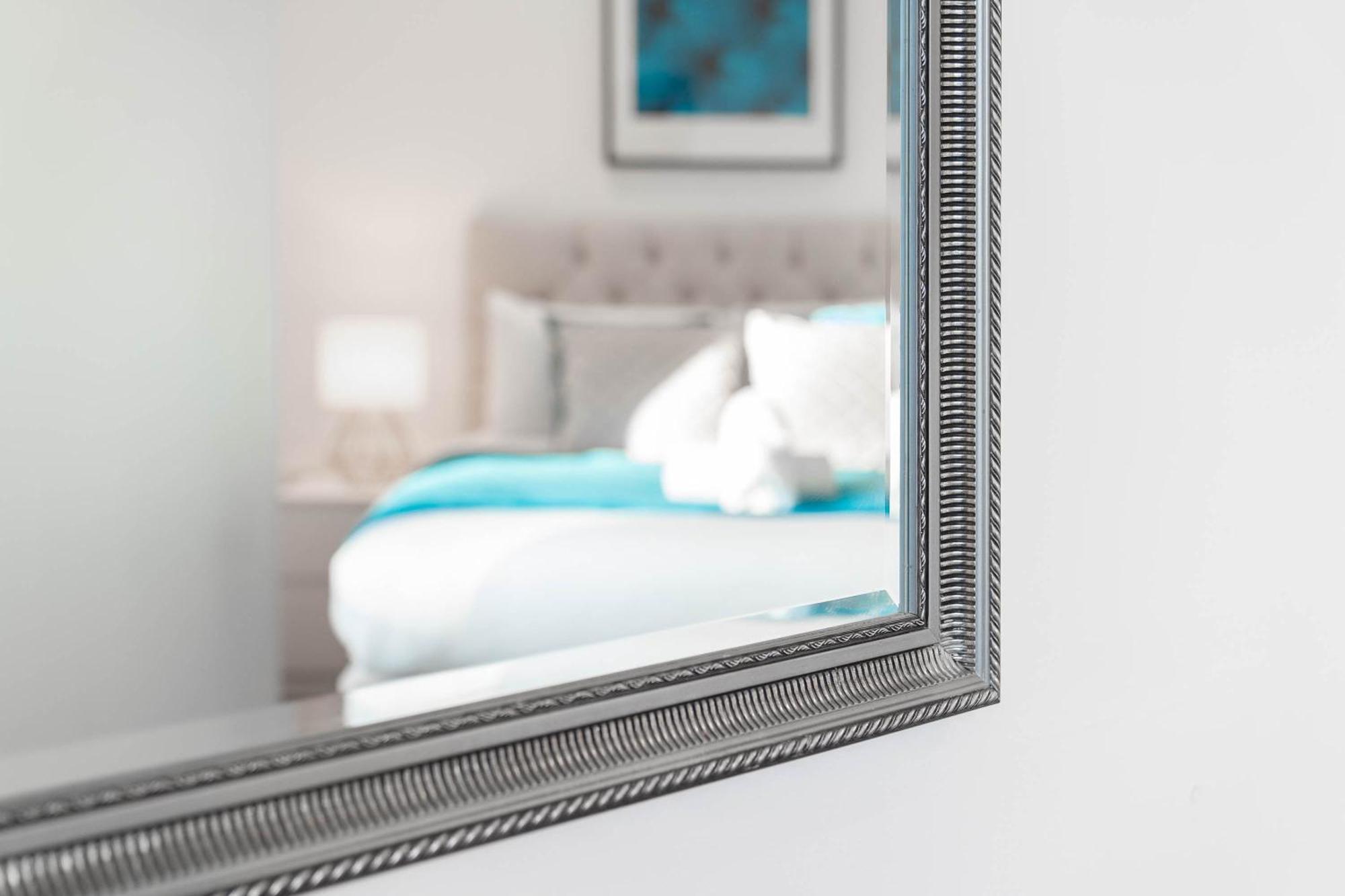 Luxe Two Bedroom - Centre - Large Balcony - Secure Parking 1001m Birmingham