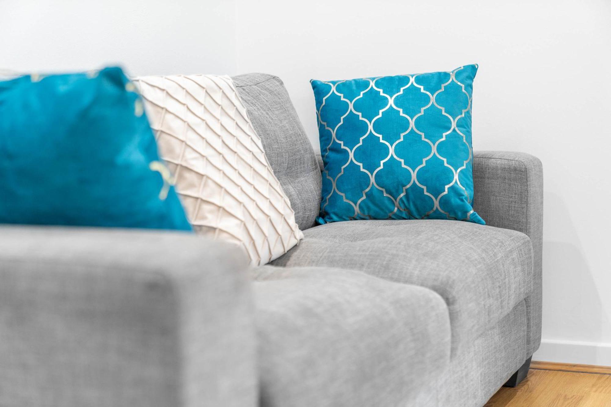 Luxe Two Bedroom - Centre - Large Balcony - Secure Parking 1001m Apartment