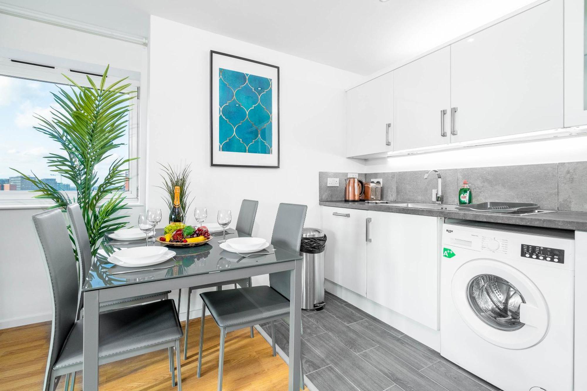 Apartment Luxe Two Bedroom - Centre - Large Balcony - Secure Parking 1001m Birmingham
