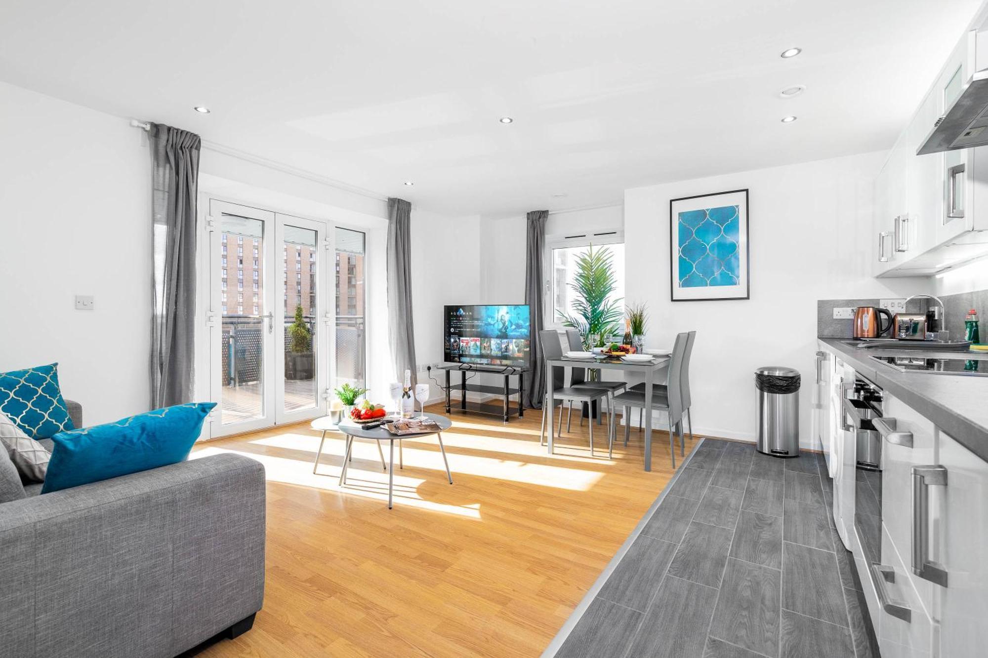 Luxe Two Bedroom - Centre - Large Balcony - Secure Parking 1001m * Birmingham